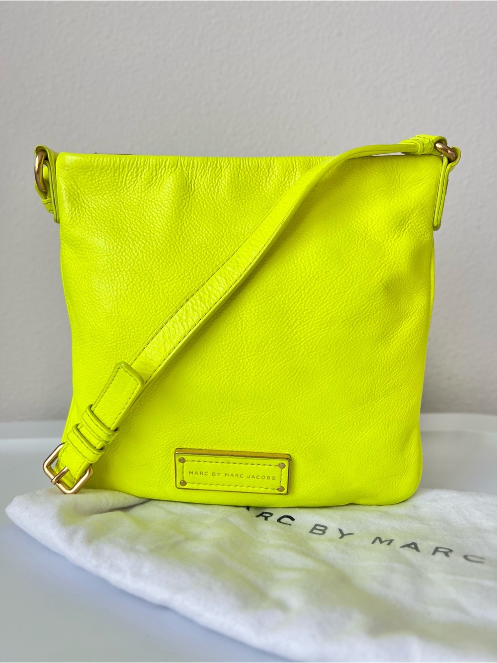 Marc by Marc Jacobs • Sia Crossbody Too Hot To Handle Neon Yellow Leather Bag - Picture 4 of 15